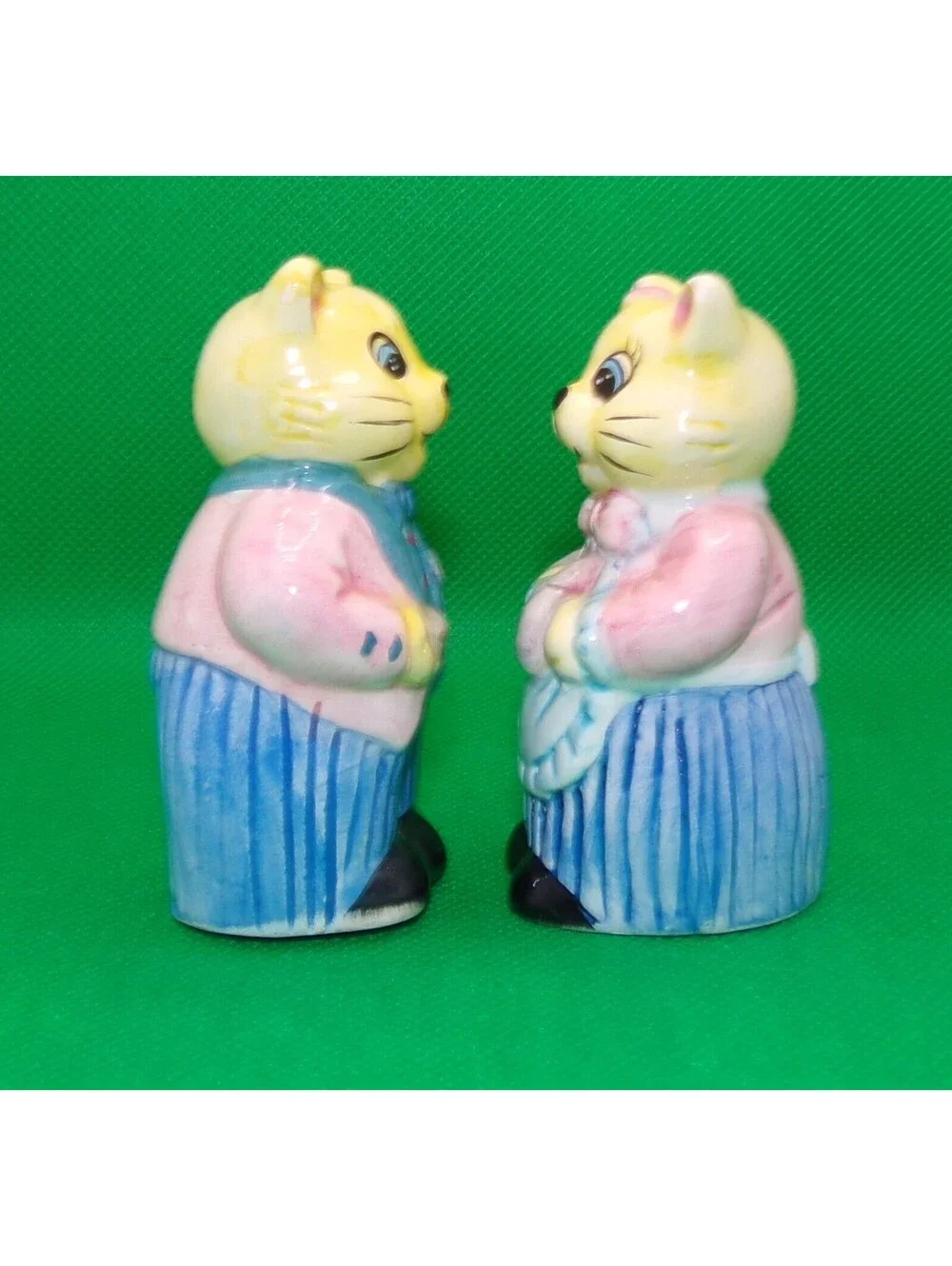 VINTAGE AVON CAT KITTEN SALT PEPPER SHAKERS SET ANTHROPOMORPHIC